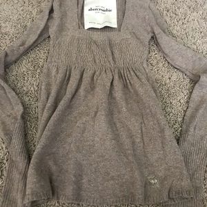 3/$20 Girls Medium Long Sleeve Abercrombie Top 🌻